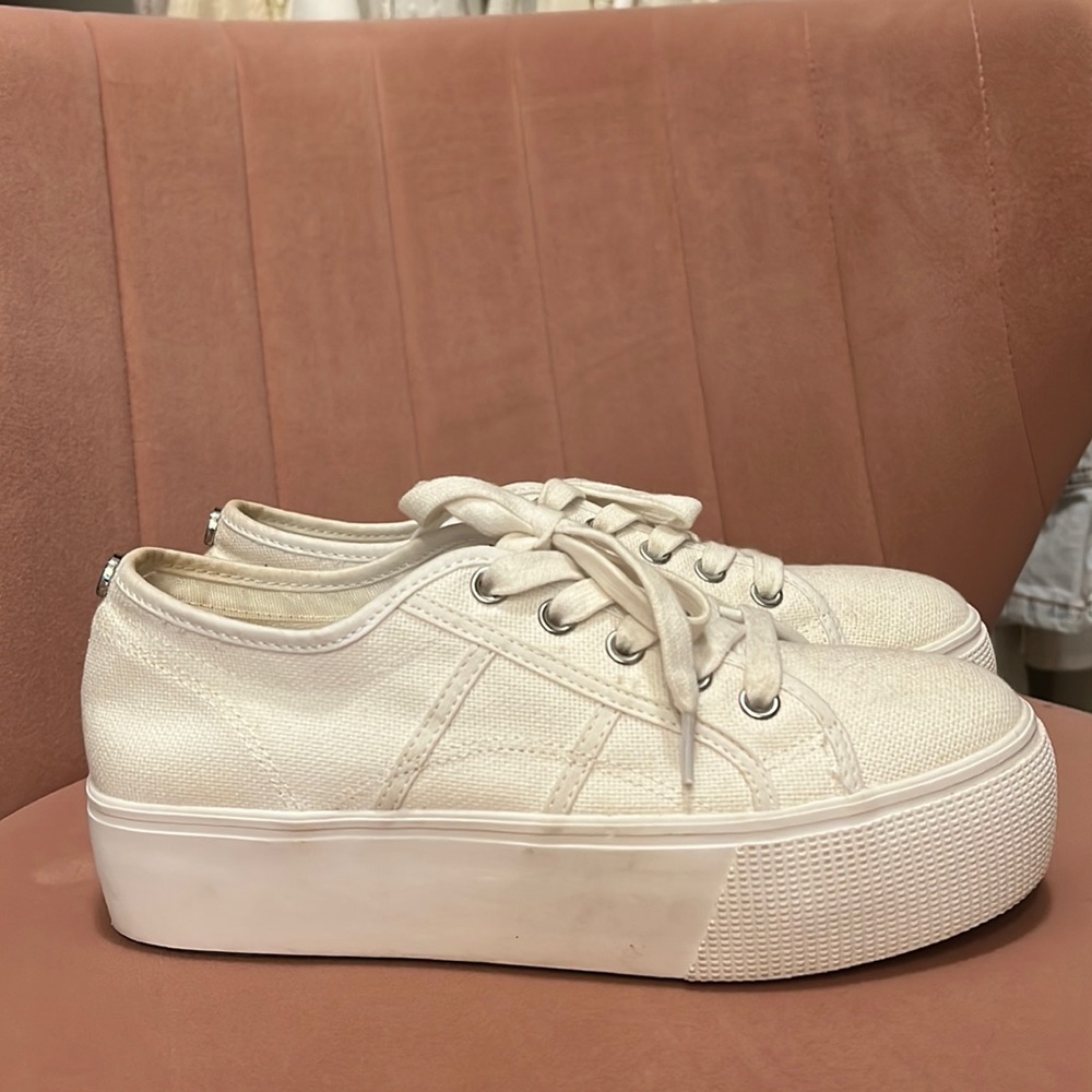 6 and 1/2 Steven madden white platform shoes